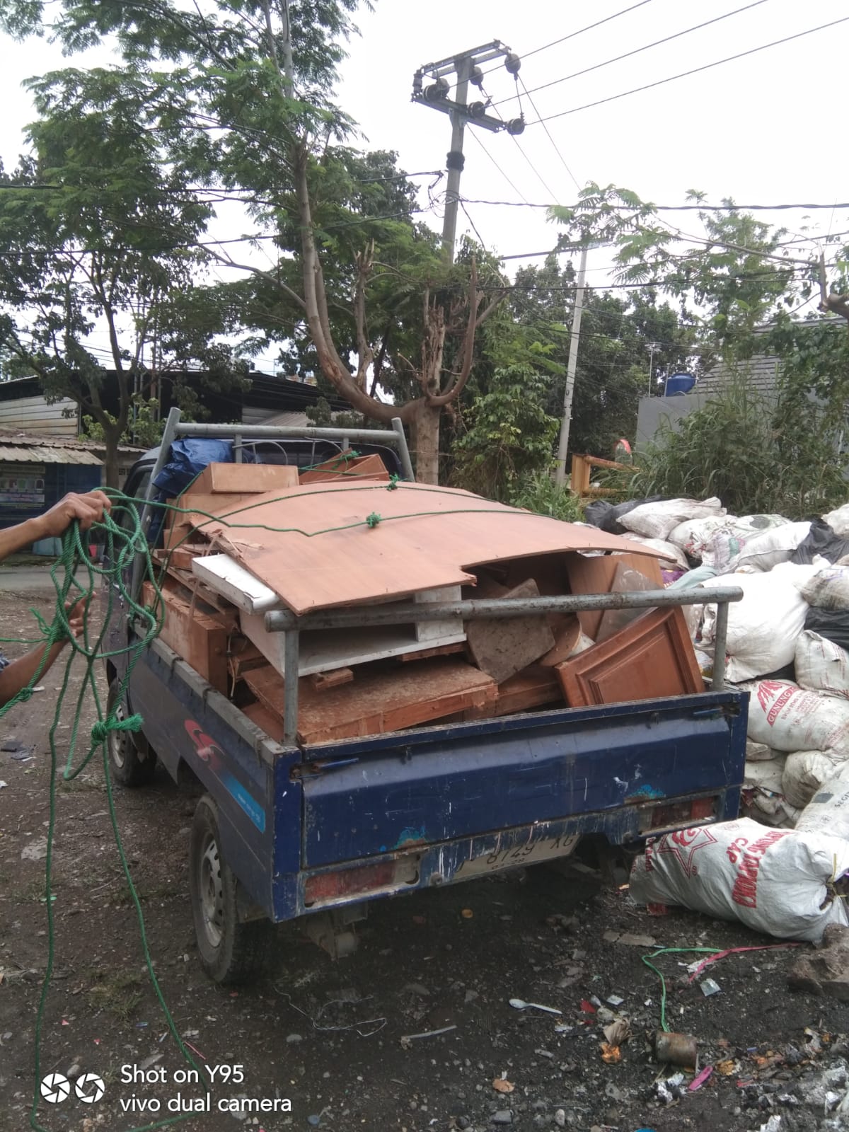 Pembersihan sampah kantor dan dokumen lama di Bandung
